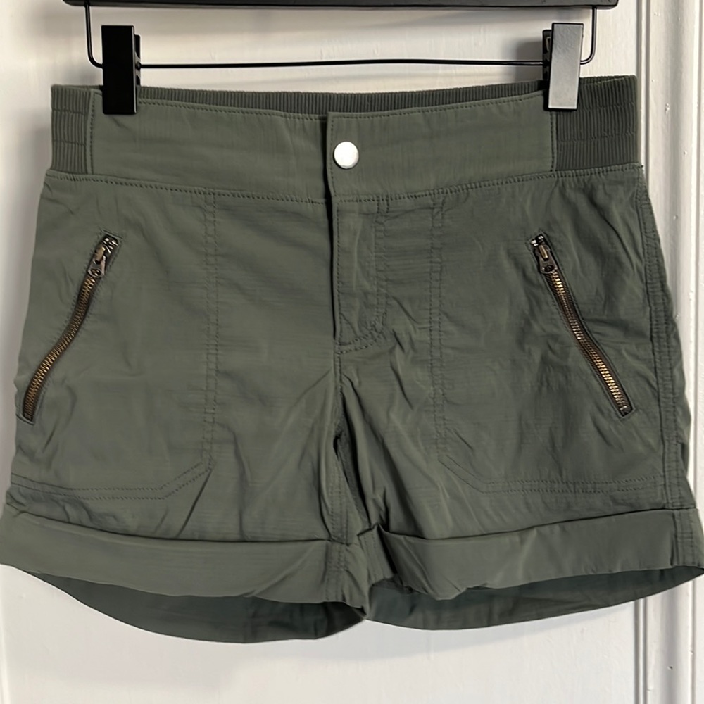 Athleta Trekkie shorts